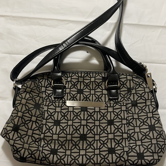 Handle or over the shoulder pocket book. - Picture 4 of 12